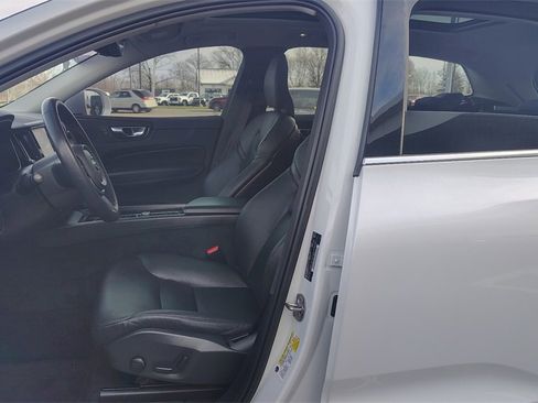 Certified 2023 Volvo XC60 B5 Plus w/ Climate Package image 7