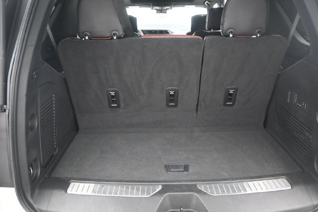 Used 2023 GMC Yukon Denali Ultimate AWD/4WD image 13