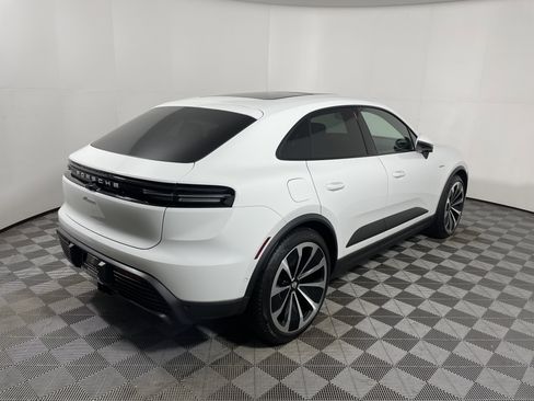 Used 2025 Porsche Macan Electric image 7