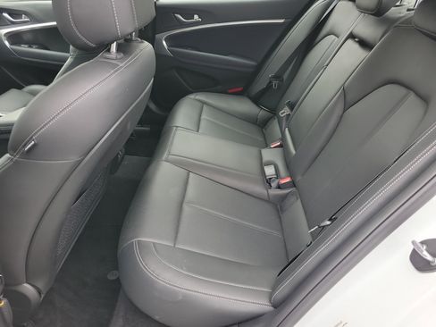 Used 2025 Genesis G70 2.5T image 8