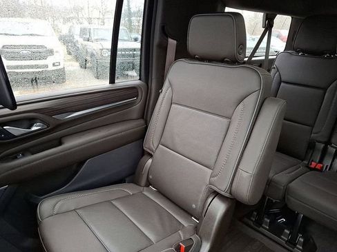 Used 2021 GMC Yukon XL Denali w/ Denali Premium Package image 19
