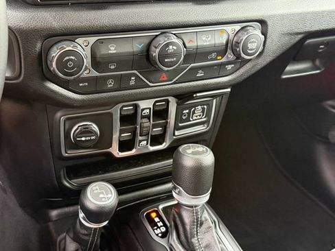 Used 2025 Jeep Wrangler Unlimited Sport AWD/4WD image 19