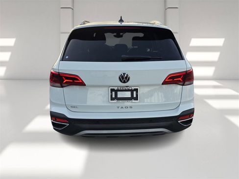 Used 2022 Volkswagen Taos SEL w/ Panoramic Sunroof Package image 5