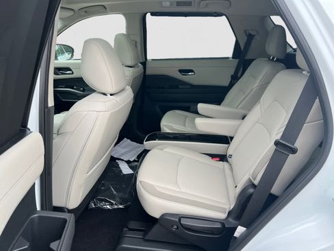 New 2026 Nissan Pathfinder SL FWD image 11