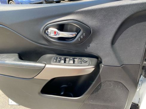 Used 2019 Jeep Cherokee Limited AWD/4WD image 19