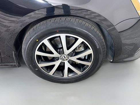 Used 2017 Volkswagen Jetta SE image 32