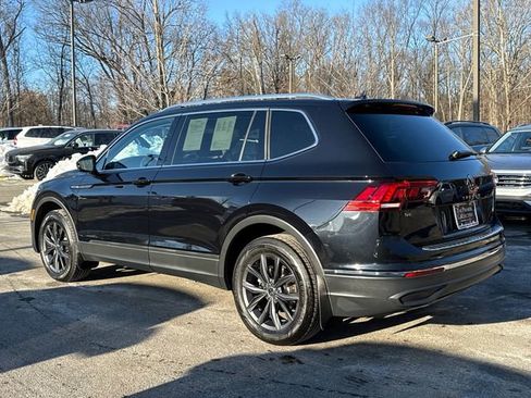 Certified 2024 Volkswagen Tiguan SE w/ Panoramic Sunroof Package image 6