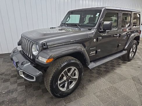 Used 2022 Jeep Wrangler Unlimited Sahara w/ Cold Weather Group AWD/4WD image 8