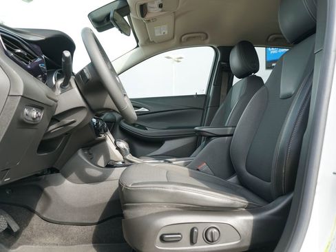 Used 2022 Buick Encore GX Select w/ Sport Touring Package image 18