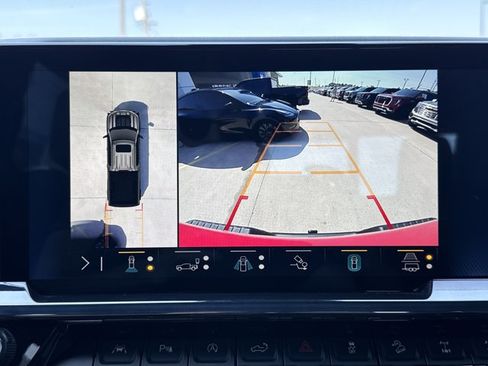 Used 2023 Chevrolet Silverado 1500 ZR2 w/ Technology Package AWD/4WD image 8