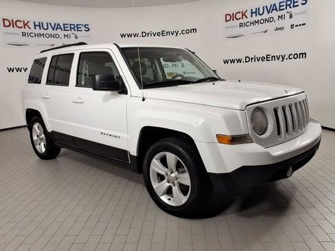 Used 2014 Jeep Patriot Latitude FWD image 3