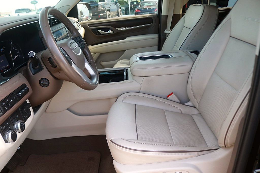Used 2021 GMC Yukon XL Denali w/ Denali Premium Package AWD/4WD image 15
