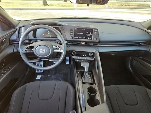 Used 2026 Hyundai Elantra Sport image 11