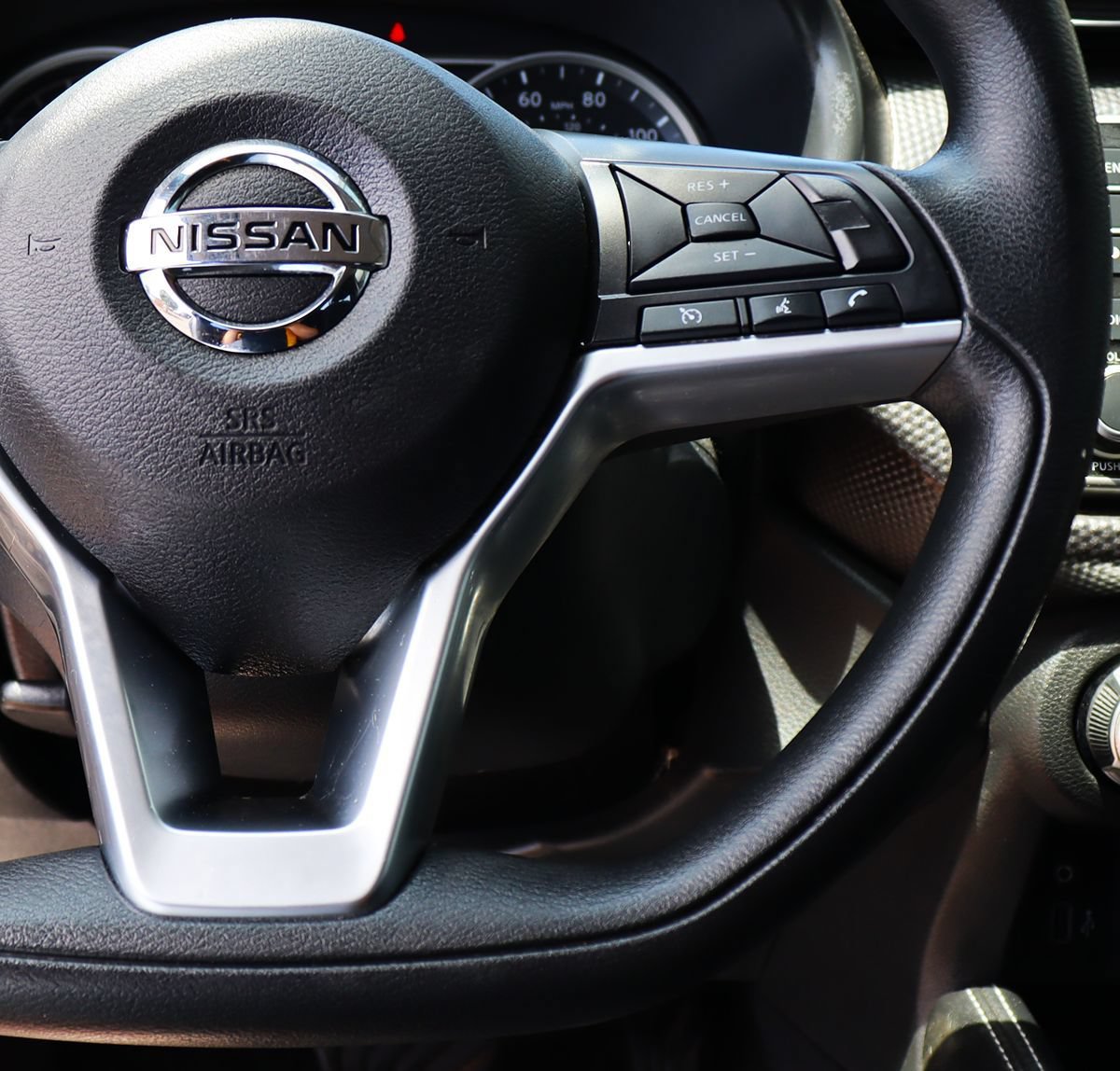 Used 2018 Nissan Kicks SV FWD image 46