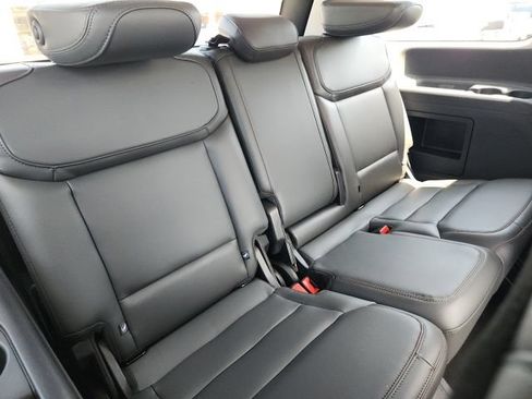 Used 2025 Ford Expedition Active AWD/4WD image 20