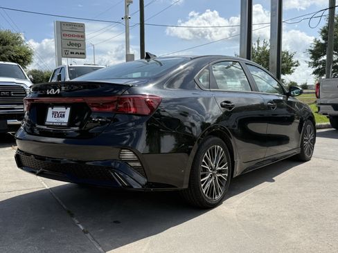 Used 2023 Kia Forte GT-Line w/ GT-Line Premium Package FWD image 5
