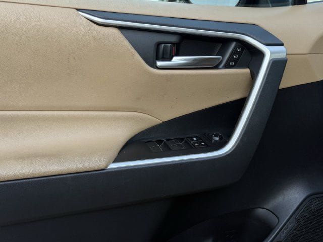 Used 2019 Toyota RAV4 XLE Premium w/ Cold Weather Package AWD/4WD image 25