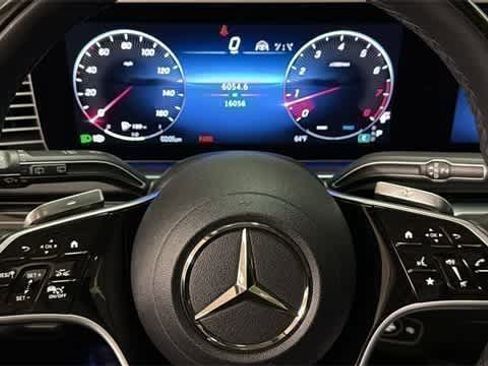 Used 2024 Mercedes-Benz GLS 580 4MATIC image 19