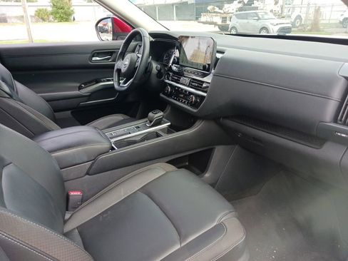 Used 2025 Nissan Pathfinder SL FWD image 15