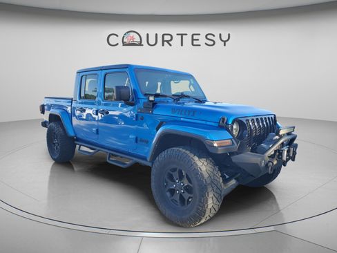 Used 2021 Jeep Gladiator Willys image 4