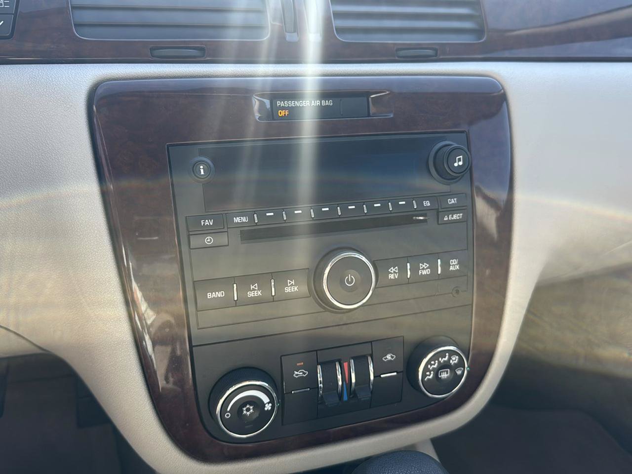 Used 2011 Chevrolet Impala LT FWD image 14