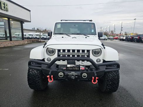 Used 2018 Jeep Wrangler Unlimited Sahara image 3