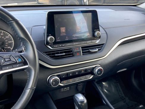 Used 2022 Nissan Altima 2.5 SV w/ SV Premium Package image 6