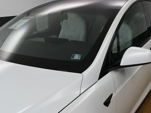 Used 2023 Tesla Model X AWD/4WD image 5