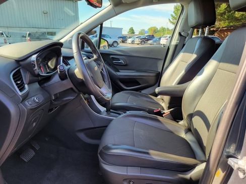 Used 2022 Chevrolet Trax LT w/ LT Convenience Package AWD/4WD image 8