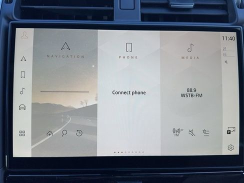 New 2024 Land Rover Discovery Dynamic SE image 14