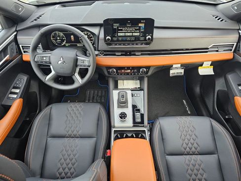 New 2025 Mitsubishi Outlander SEL image 13