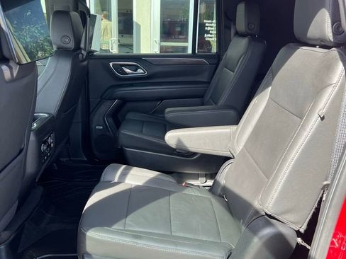 Used 2022 Chevrolet Suburban Z71 w/ Z71 Off-Road Package image 15