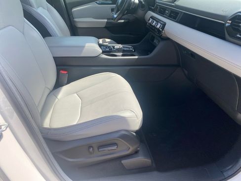 Certified 2025 Honda Pilot EX-L image 32