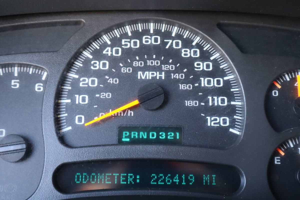 Used 2004 Chevrolet Suburban LS w/ Preferred Equipment Group AWD/4WD image 42