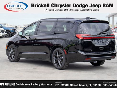 New 2026 Chrysler Pacifica Select w/ S Appearance Package image 7