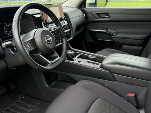 Used 2025 Nissan Pathfinder SV FWD image 11