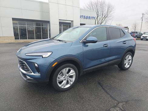 Used 2024 Buick Encore GX Preferred AWD/4WD image 2