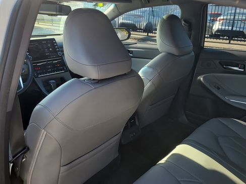 Used 2019 Toyota Avalon XLE image 12