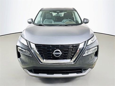 Used 2023 Nissan Rogue SV image 2