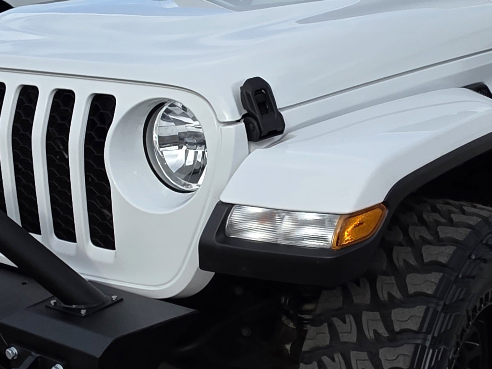 Certified 2023 Jeep Gladiator Sport AWD/4WD image 8