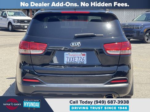 Used 2017 Kia Sorento FWD image 7