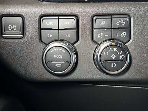 Used 2023 GMC Sierra 1500 SLT w/ SLT Premium Package AWD/4WD image 31