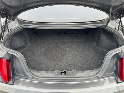 Used 2017 Ford Mustang Coupe RWD image 10