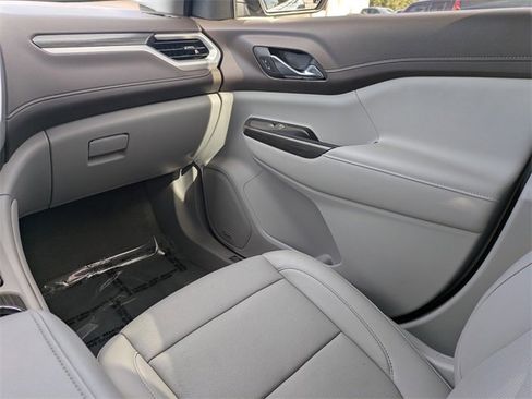 Used 2023 GMC Acadia SLT w/ Technology Package image 22