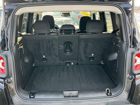 Certified 2022 Jeep Renegade Latitude w/ Convenience Group image 35