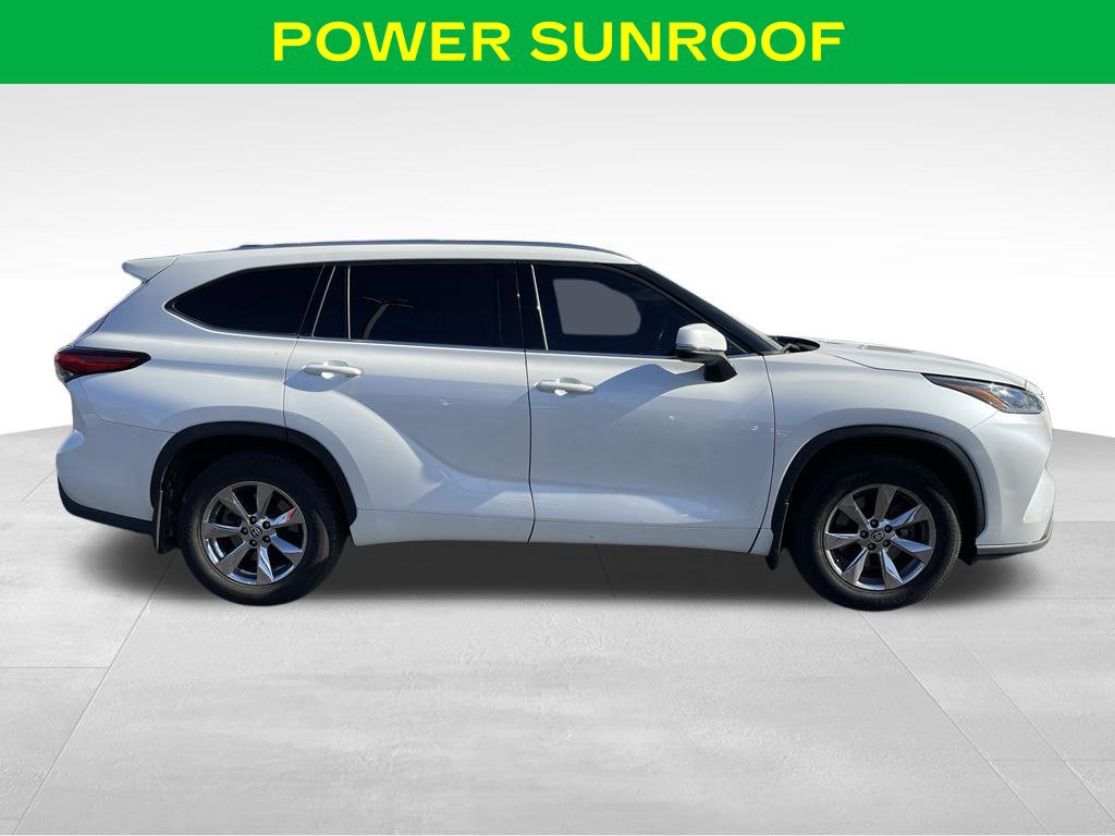 Used 2020 Toyota Highlander XLE AWD/4WD image 6