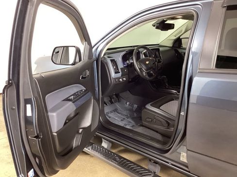 Used 2019 Chevrolet Colorado Z71 AWD/4WD image 12