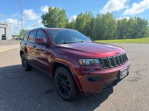 Used 2018 Jeep Grand Cherokee Altitude AWD/4WD image 9