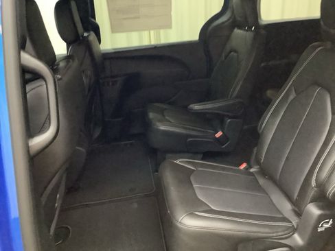 New 2027 Chrysler Pacifica Select FWD image 21
