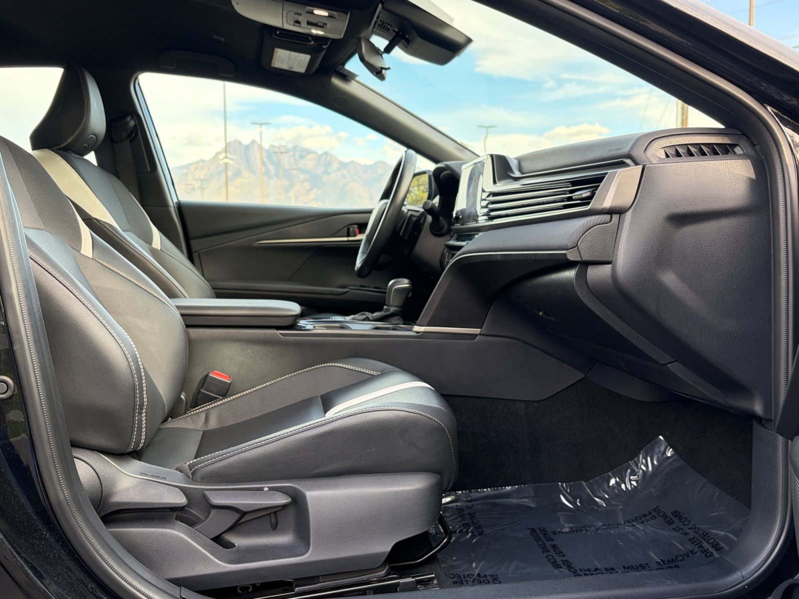 Used 2025 Toyota Camry SE FWD image 29
